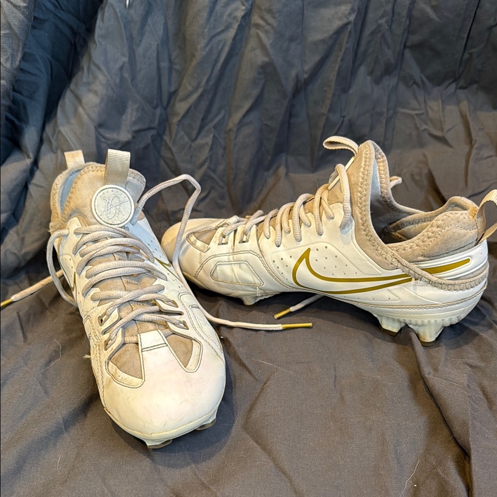 Nike White and Gold Women’s Softball Cleat